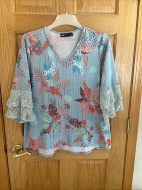 Baku - Floral V-Neck Lace Bell Sleeve Top - Light Blue and Coral XL